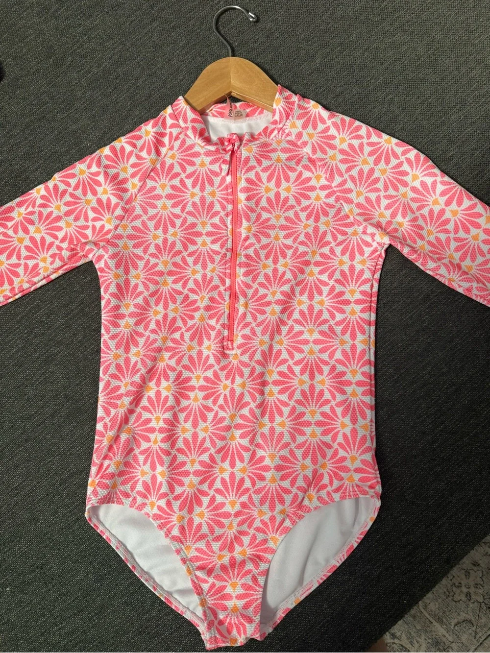 Girls  Long-Sleeve hot Pink & white  Floral Rash Guard Swimsuit 14/16 like new